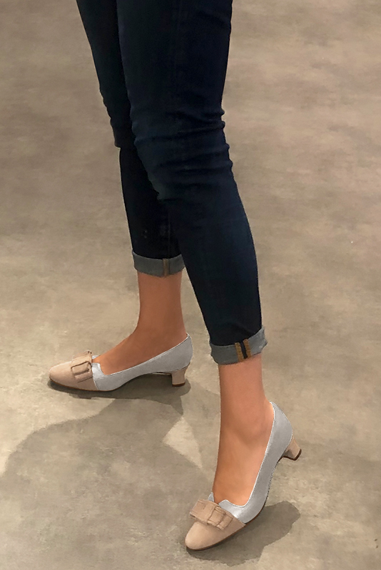 French elegance and refinement for these biscuit beige and light silver dress pumps, with a knot on the front, 
                available in many subtle leather and colour combinations. Possibility to customize with your colors, materials and heels.
With its original cutout, this pretty fitted pump
will render you great services, combining comfort and distinction. 
                Matching clutches for parties, ceremonies and weddings.   
                You can customize these shoes to perfectly match your tastes or needs, and have a unique model.  
                Choice of leathers, colours, knots and heels. 
                Wide range of materials and shades carefully chosen.  
                Rich collection of flat, low, mid and high heels.  
                Small and large shoe sizes - Florence KOOIJMAN